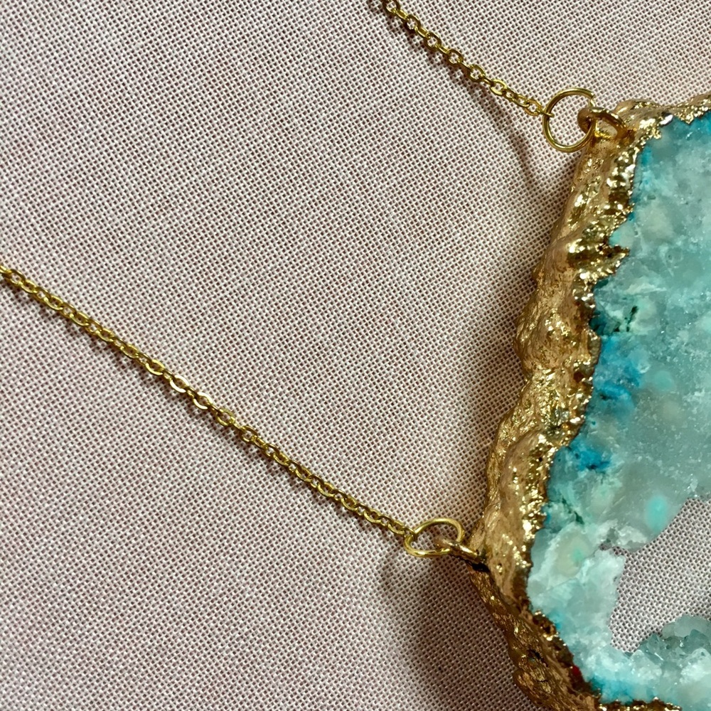 Turquoise and gold geoed necklace - Picture 3 of 5